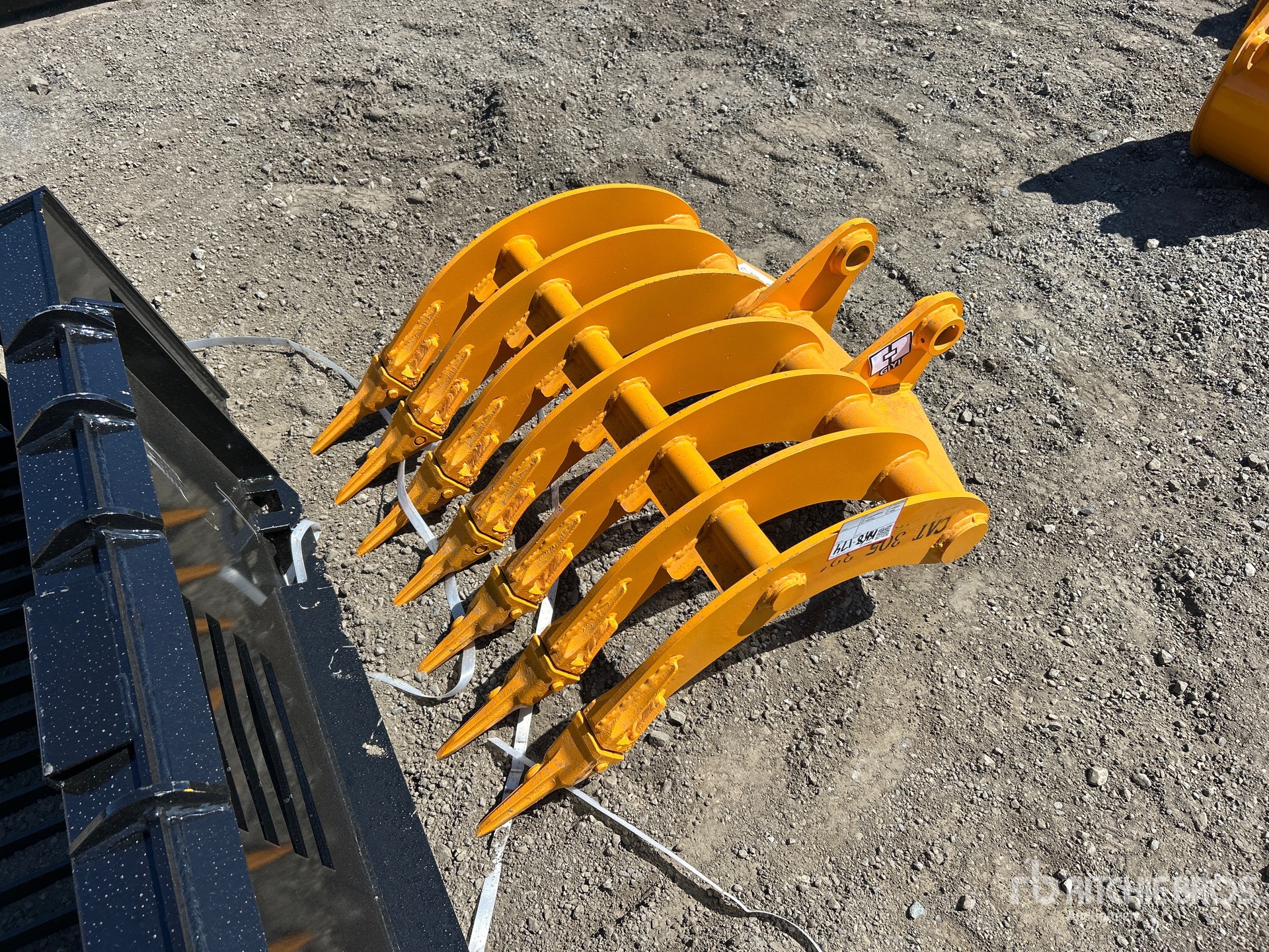 2026 GIYI 32 in Excavator Rake - Fits Cat 305 (Unused)