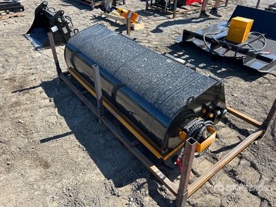 2026 GIYI GY-BS72 72 in Skid Steer Sweeper (Unused)