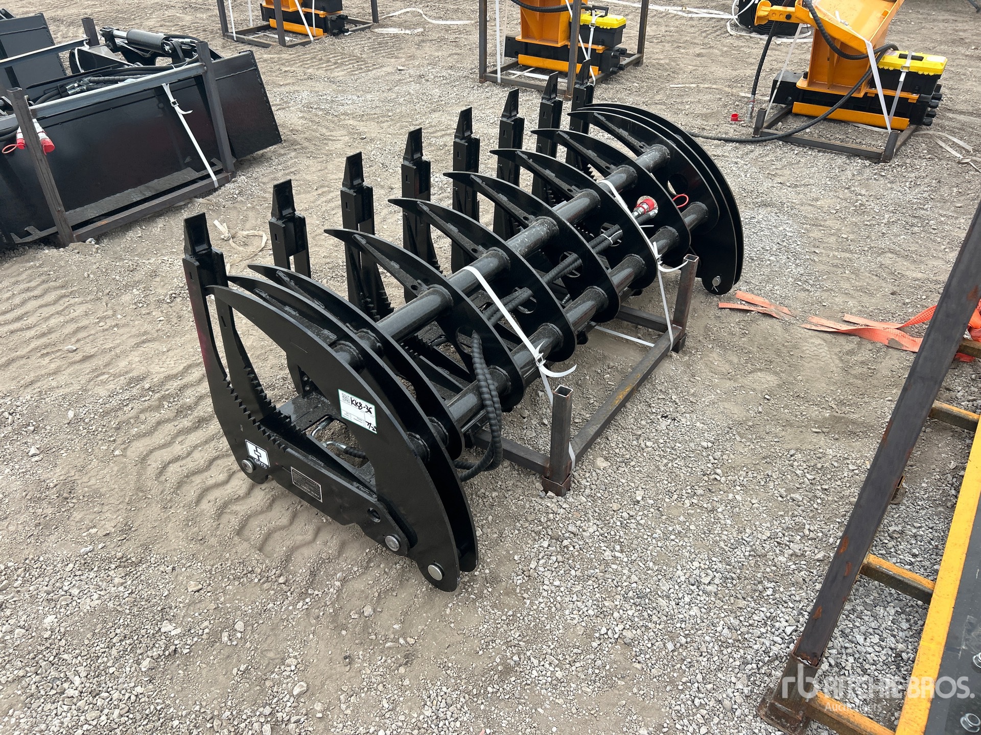 2026 GIYI GY-CLG72 72 in Skid Steer Grapple (Unused)