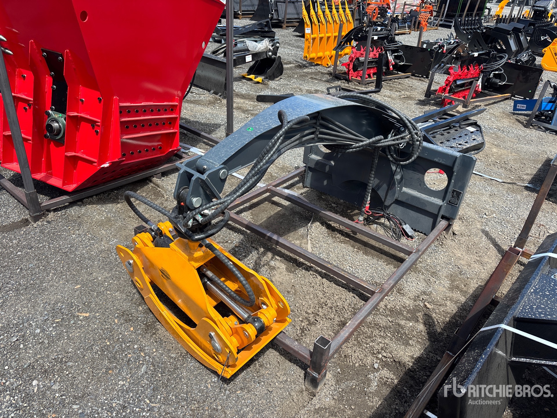 2026 GIYI GY-RG63 63 in 2200 lb Q/C 360° Rotating Skid Steer Grapple (Unused)
