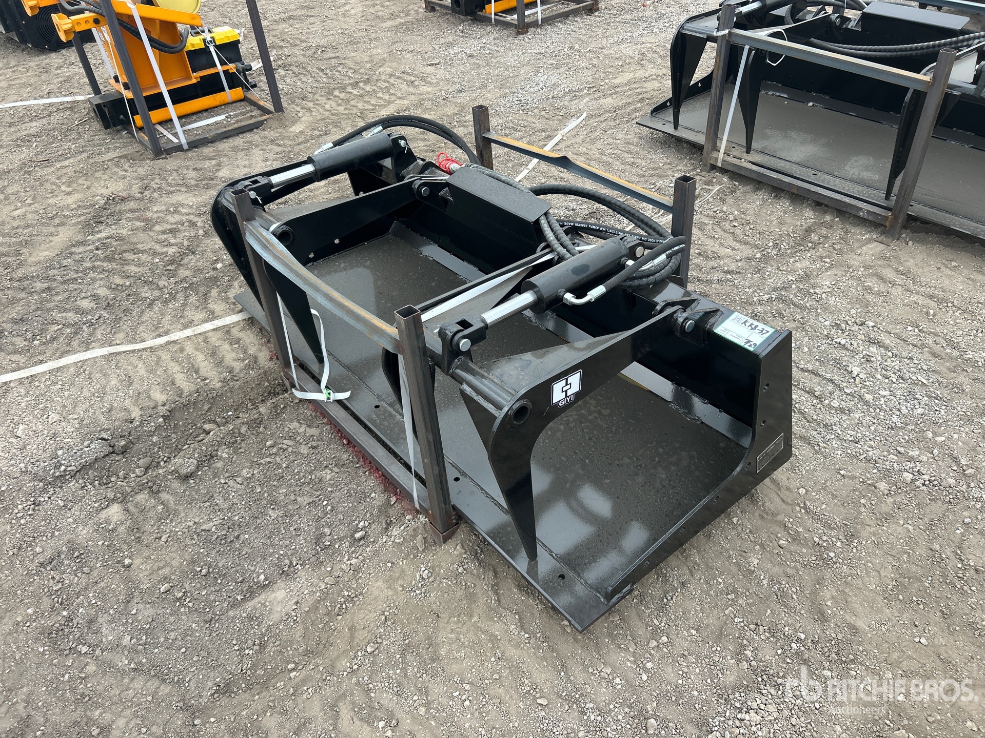 2026 GIYI GY-PG72 72 in Skid Steer Grapple (Unused)