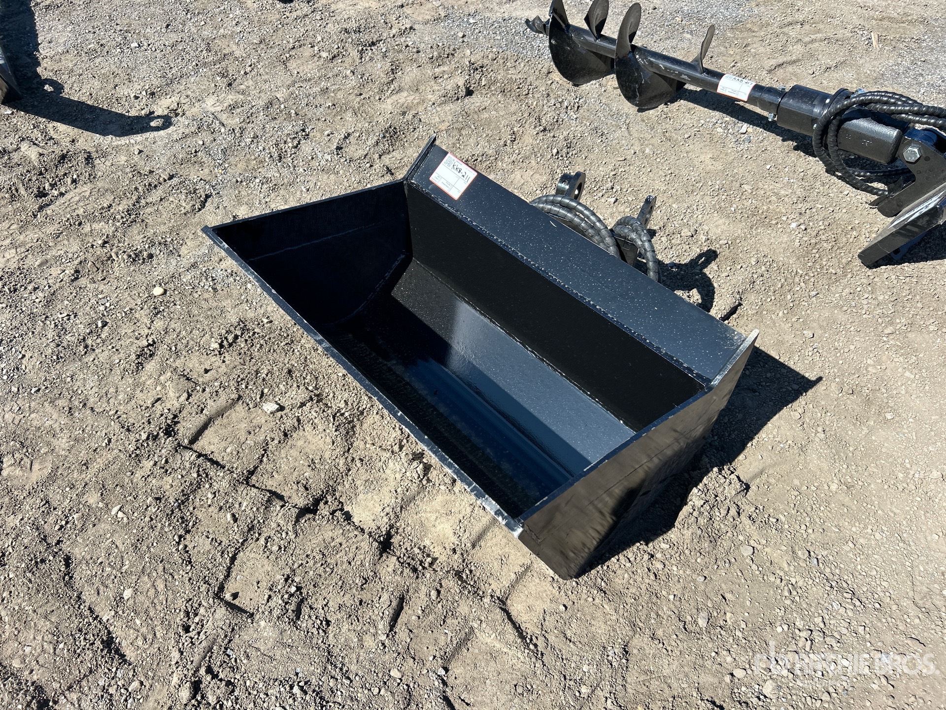 2026 GIYI GY-D5T 35 in Tilting Excavator Bucket (Unused)