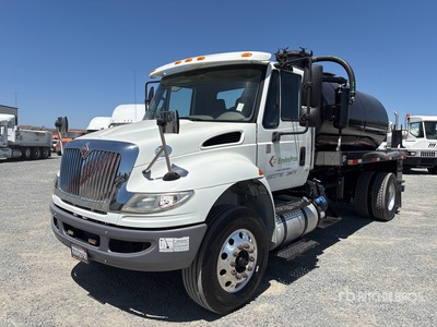 2015 International 4300 4x2 Vacuum Tanker Truck