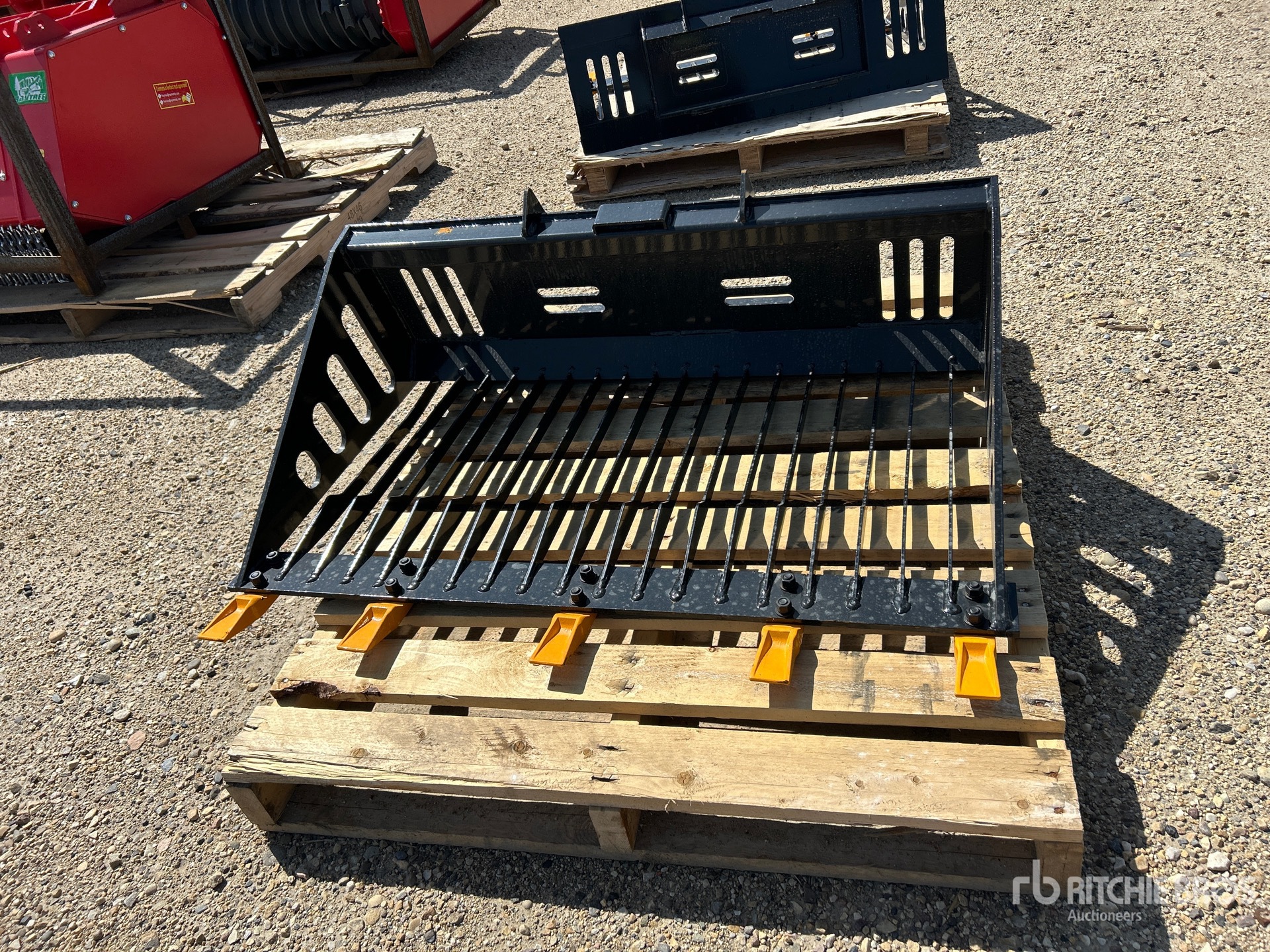 2026 GIYI GY-RB44 44 in Skeleton Mini Skid Steer Bucket (Unused)