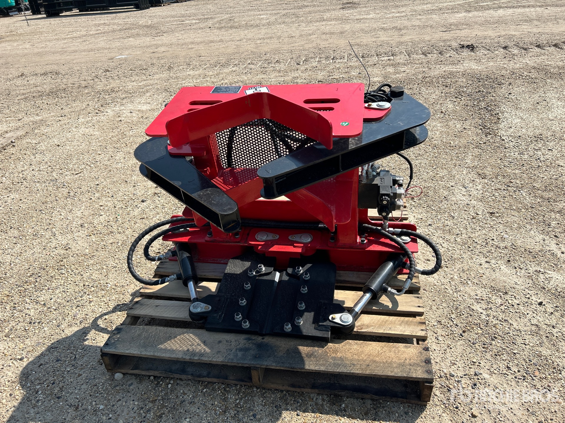 2026 GIYI GY-MTS43 28 in Mini Skid Steer Tree Shear (Unused)