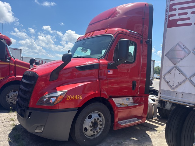 2020 Freightliner CA113 4x2 S/A Day Cab Truck Tractor