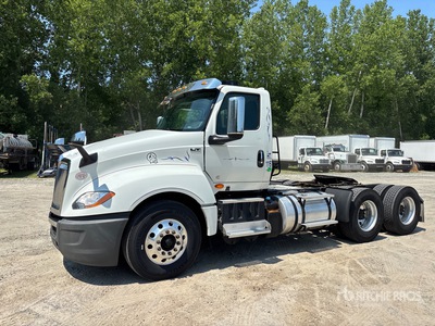 2021 International LT625 6x4 Cabeza Tractora Cabina Corta