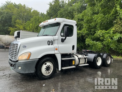 2016 Freightliner Cascadia 125 6x4 T/A Day Cab Truck Tractor