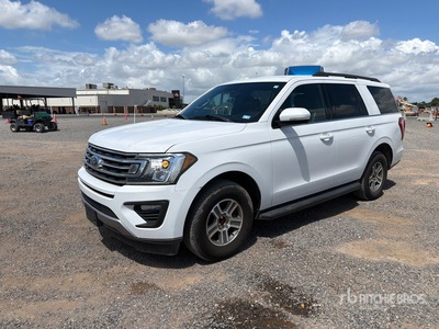 2018 Ford Expedition XLT 2WD を見 SUV
