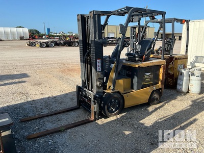 2019 Cat EC25N3 3350 lb Montacargas Eléctrico