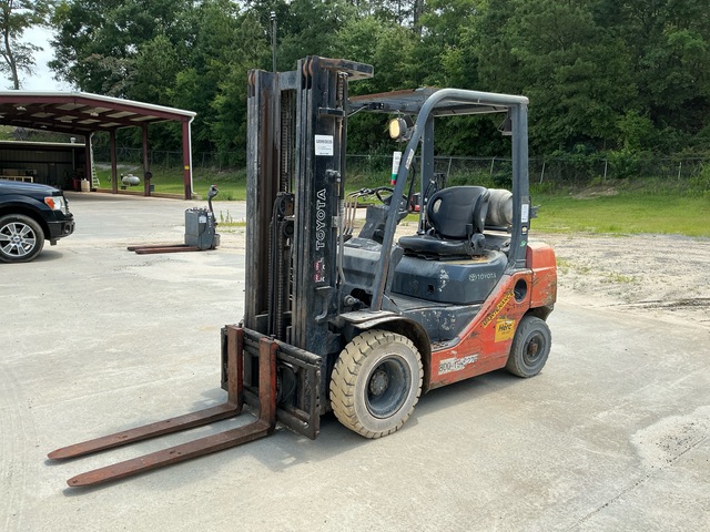2018 Toyota 8FGU25 4500 lb Pneumatic Tire Forklift