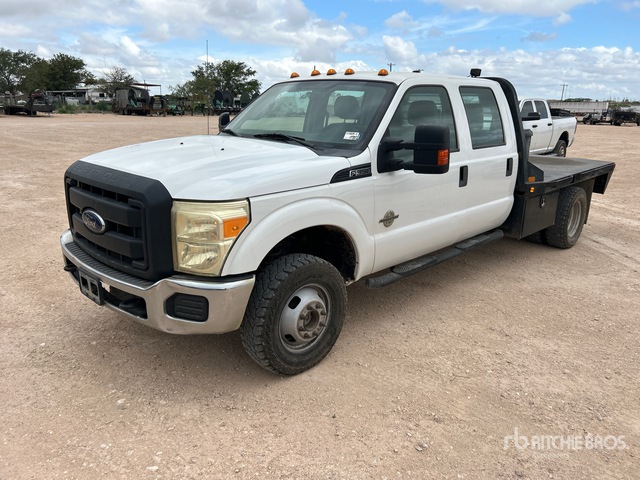 2015 Ford F-350 XL 4x4 Crew Cab Flatbed Truck