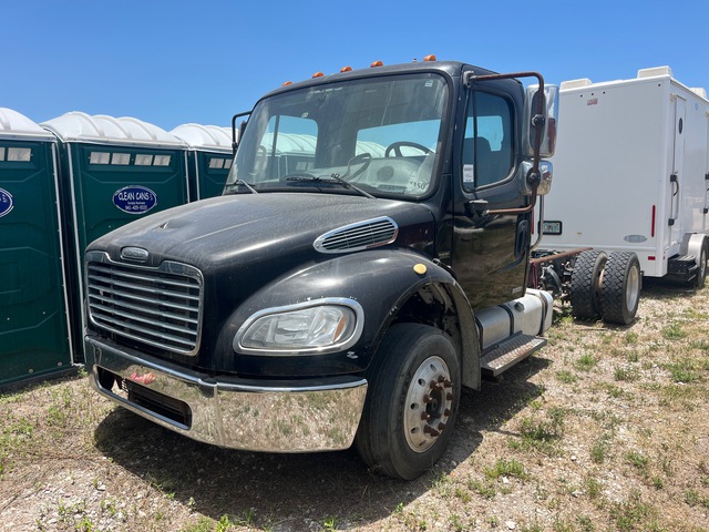2005 Freightliner M2 106 4x2 Cab and Chassis (Inoperable)