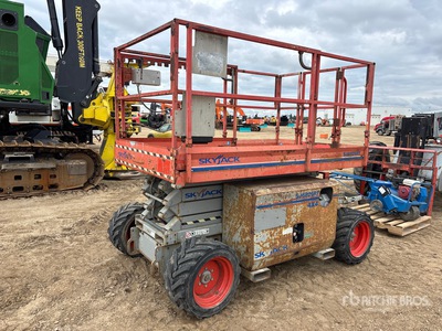2008 Skyjack SJ6826 RT 4x4 Dual Fuel シザーリフト
