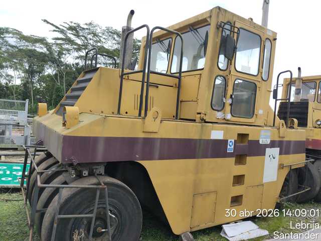 1996 Dynapac CP271 9 Wheel Pneumatic Roller 1996 Dynapac CP271 9 Wheel Pneumatic Roller