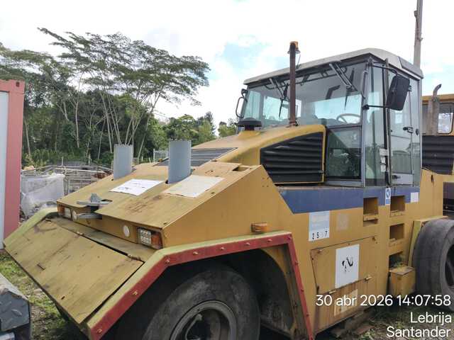 2003 STA VP2400 8 Wheel Pneumatic Roller 2003 STA VP2400 8 Wheel Pneumatic Roller