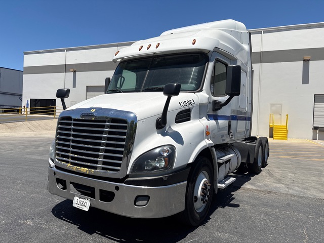 2017 Freightliner Cascadia 6x4 T/A Sleeper Truck Tractor