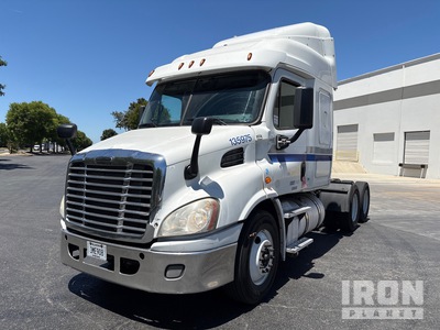 2017 Freightliner Cascadia 113 6x4 T/A Sleeper Truck Tractor