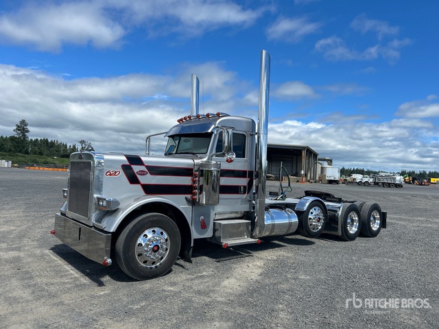 2007 Peterbilt 379 8x4 Tri/A Day Cab Truck Tractor