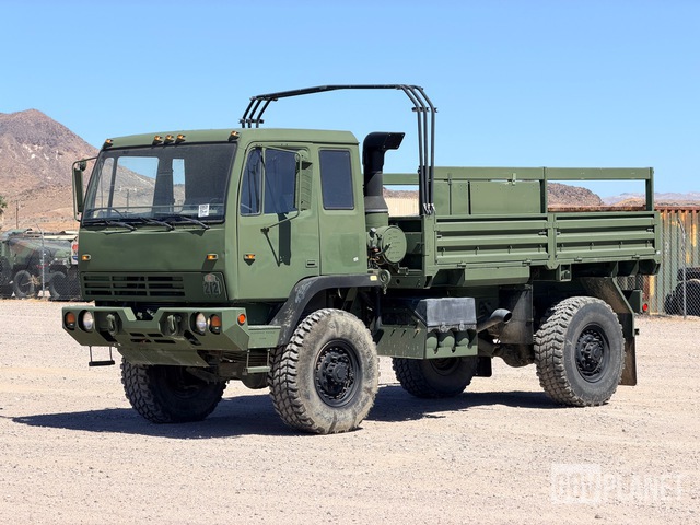 2001 Stewart & Stevenson M1078A1 LMTV 4x4 Cargo Truck