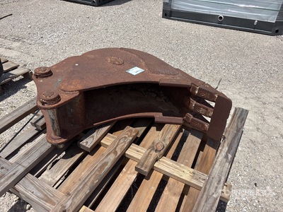 Strickland 12 in Digging Godet de pelleteuse - Fits Kubota 100 Series