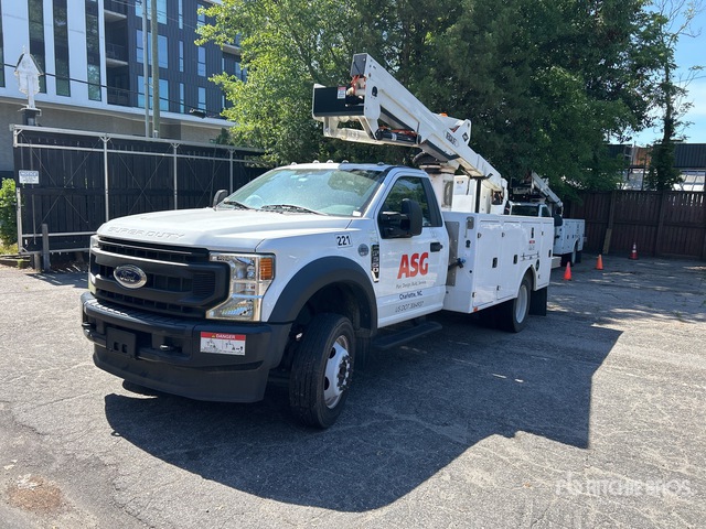 2022 Versalift SST40EIH-02 40 ft on 2022 Ford F-550 XL 4x4 Bucket Truck