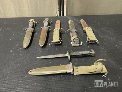 (97) Bayonet Knives w/Scabbards