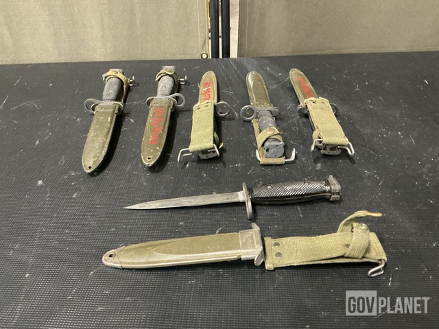 (97) Bayonet Knives w/Scabbards