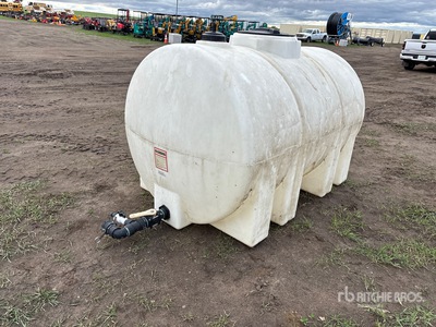 Hold-On 650 gal Poly Water Tank