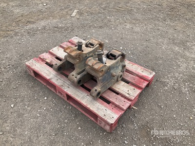 Quantity of (2) JCB Attacco rapido