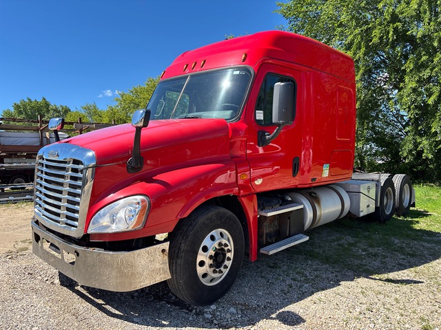 2014 Freightliner Cascadia 125 6x4 T/A Sleeper Truck Tractor