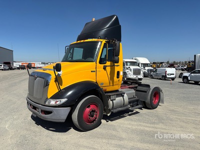 2013 International 8600 4x2 トラックトラクター(S/A)