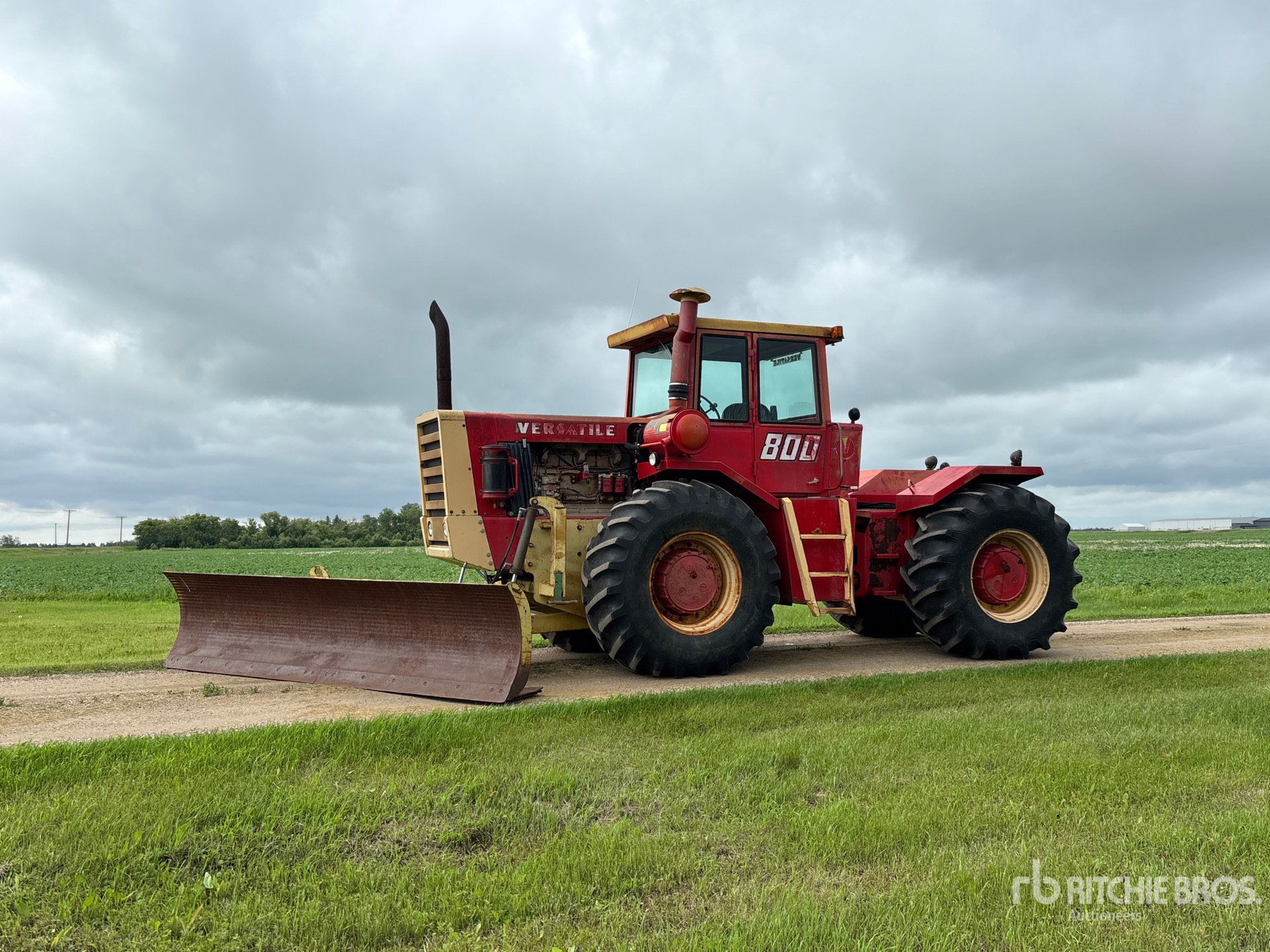 1977 Versatile 800 4WD Tractor