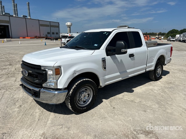 2022 Ford F-250 XL 4x2 Extended Cab Pickup
