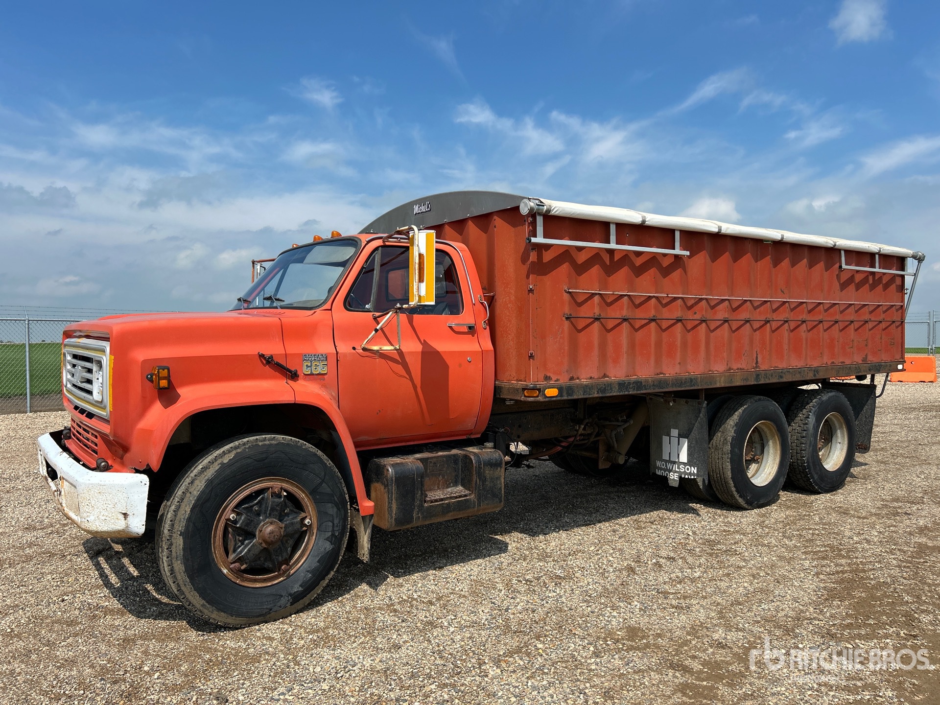 1975 Chevrolet C65 6x4 Grain Truck