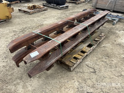 Quantity of Long Carriage Rock Guards Parti varie