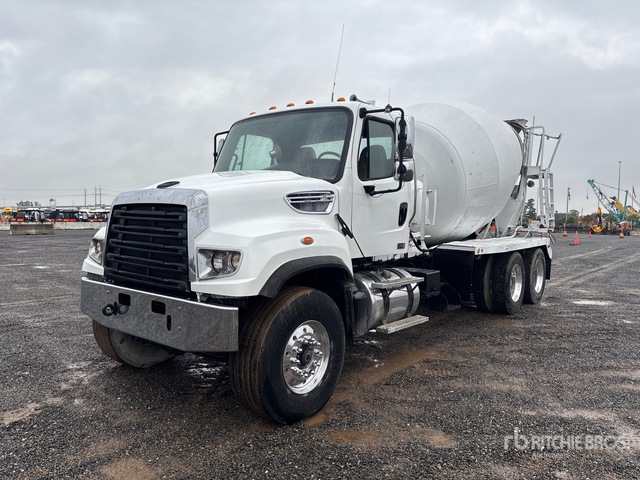 2014 Freightliner 114SD 6x4 Mixer Truck