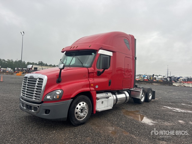 2017 Freightliner Cascadia 125 6x4 T/A Sleeper Truck Tractor