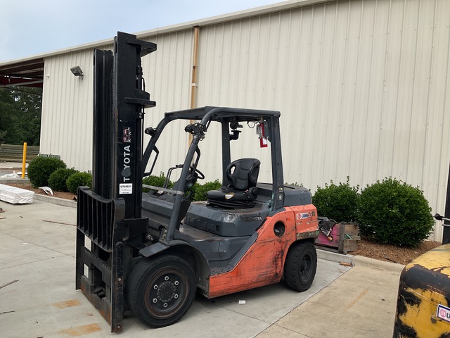 2014 Toyota 8FD35U Pneumatic Tire Forklift