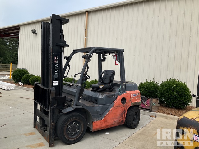 2014 Toyota 8FD35U Pneumatic Tire Forklift