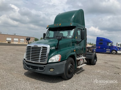 2013 Freightliner Cascadia 125 4x2 S/A Day Cab Truck Tractor