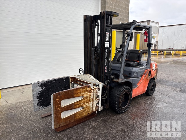 2017 Toyota 8FDU32 3500 lb Pneumatic Tire Forklift