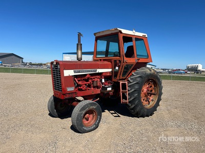 International 856 2WD Tractor