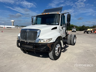 2002 International 4400 4x2 トラックトラクター(S/A)