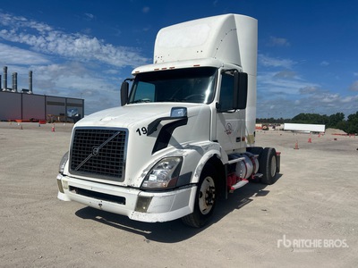 2005 Volvo VNL 4x2 S/A Day Cab Truck Tractor