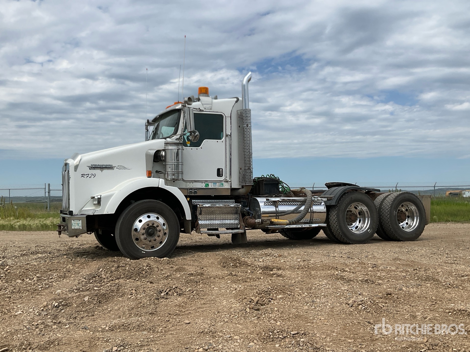 2009 Kenworth T800 6x4 T/A Day Cab Truck Tractor
