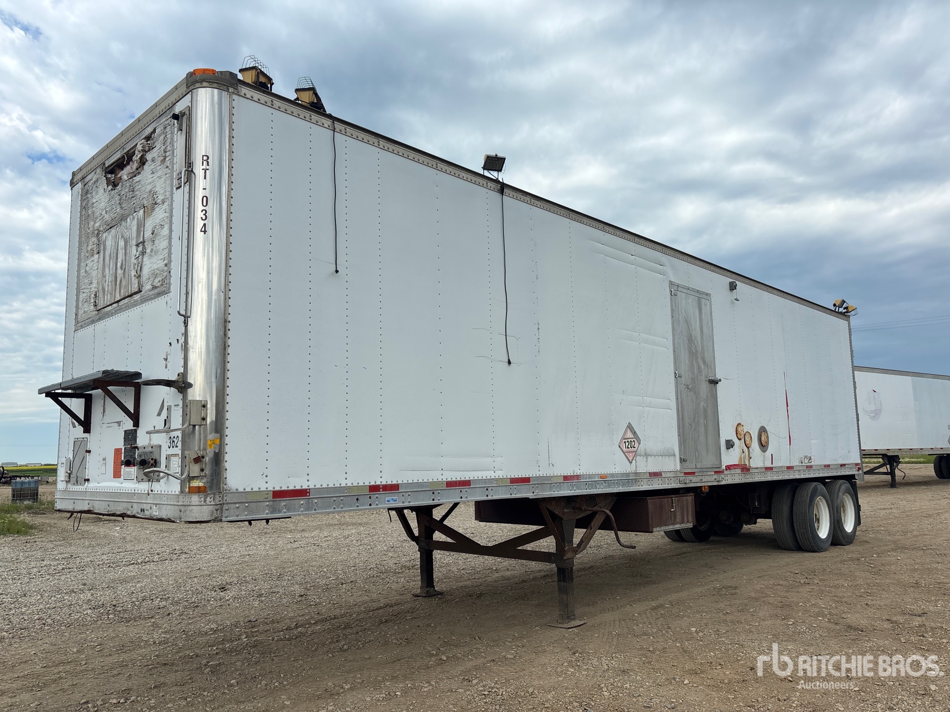 1998 Great Dane 40 ft x 102 in T/A Boiler Van Trailer