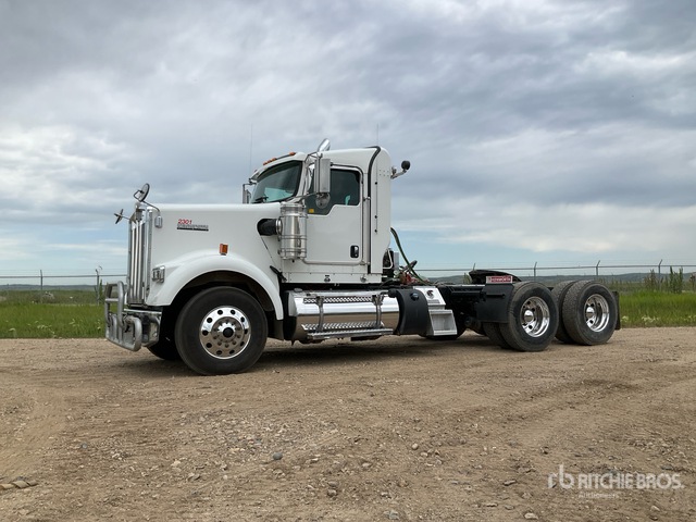 2023 Kenworth W900