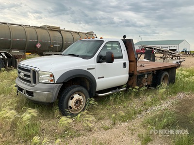 2005 Ford F-550 XLT 4x4 Flatbed Truck (Inoperable)