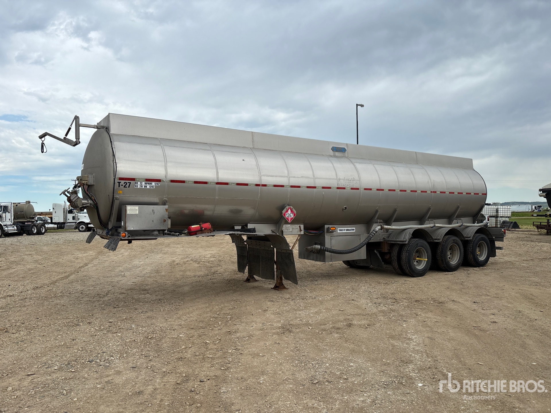2012 Lazer Inox 37500 L Tri/A Tanker Trailer